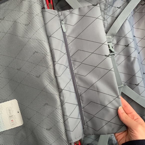 Victoria Red Hard-case 29” Suitcase - Picture 14 of 17